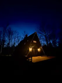 Cozy a-frame: New kitchen, mins to hiking + skiing - Image 3