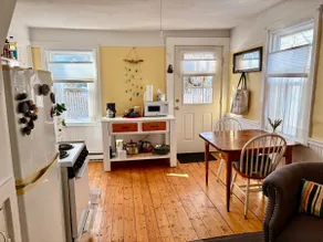 Yellow Door Sunny New England House Apt STR26-37 - Image 2