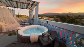 Live in the sunny mountain jacuzzi/pool/billiards - Image 2