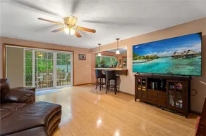 Spacious, comfortable home with game room - Image 3