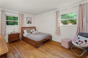 Spacious, comfortable home with game room - Image 5