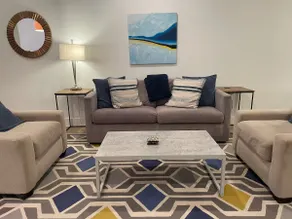 Luxe 2BD2BA Townhouse in Hip Area - Near Metro - Image 3