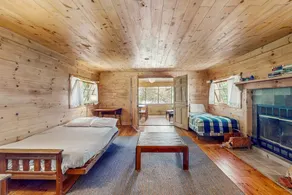 3BR lakefront retreat w/ patio - dogs welcome - Image 5