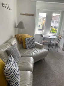 Peaceful 2 bed flat/ sleep 3/close to shops - Image 4