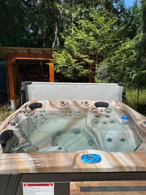 Gabriola Studios Large Private Suite with Hot Tub - Image 4