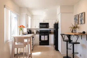 Beachside Stay with WFH Desk, AC and Pet Friendly - Image 5
