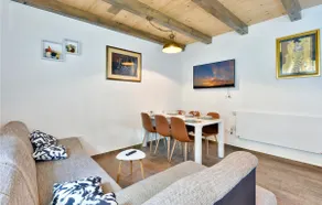 Beautiful Home In Sveti Ivan Zelina With Sauna - Image 4