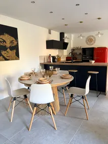 Swimming pool, amazing garden , 914 sqft apt - Image 4