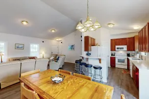4BR Lakefront home w/dock, kayaks, canoes - Image 4