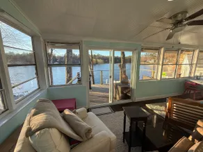 Cozy, 3BR lake-side retreat and outdoor oasis - Image 4