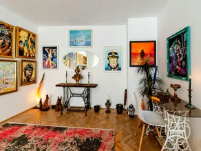 Central Art Apt with Treasure Hunt & Free Parking - Image 4