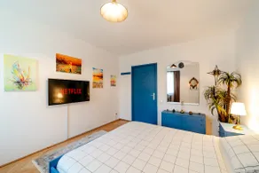 Central Art Apt with Treasure Hunt & Free Parking - Image 3