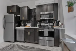 **Bright, Clean and Stylish. Minutes to Downtown** - Image 4
