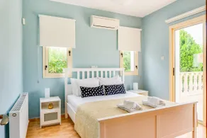 Villa Deja Blue by Ezoria Villas in Coral Bay - Image 5