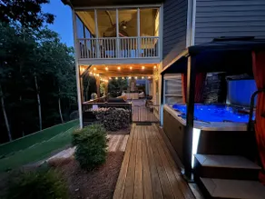 Highland Terrace | 2 Kings • Hot Tub • Air Hockey - Image 4
