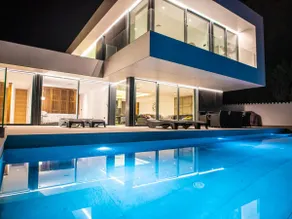 Luxus-Villa mit beheiztem Pool - Image 2