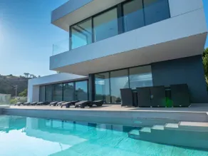 Luxus-Villa mit beheiztem Pool - Image 3
