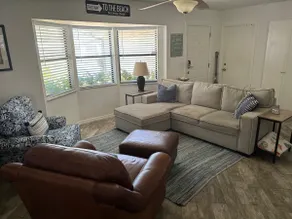 Twin Oaks on Taylor: bright and cheery family home - Image 2