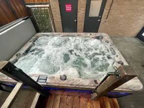 (203)Flagtown Lofts, 2 bed 2 bath, AC, W/HotTub - Image 4