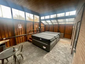 (203)Flagtown Lofts, 2 bed 2 bath, AC, W/HotTub - Image 5