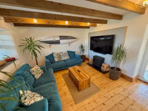 Stylish Cottage - Walk to Beach & Pubs & Fast WiFi - Image 2