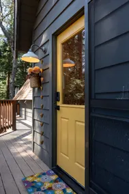 •DeanerDen• Cutie A-Frame•NEW Carpet• Dogs OK - Image 2