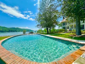 “The Magnolia House” LakeFront Compound Sleeps 58+! Pool, Hottub, kayaks, &more! - Image 2