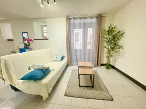 T2 Cahors Quiet Center*Free parking 5 minutes away - Image 2