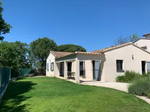 Nice air-conditioned house with heated pool - Image 3