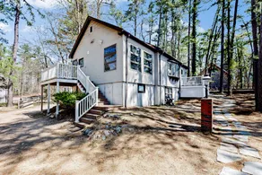 3BR Lakefront | Dock | Balcony | Firepit - Image 2