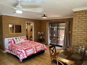 Exceptional yet affordable guest suite - Image 2