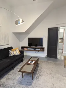 DOWNTOWN 2 bdrm, 2.5 bath renovated historic home - Image 3