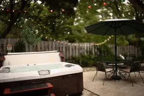 The Oasis Hideaway: Hot Tub, Fire Pit, 4Bed, Games - Image 4