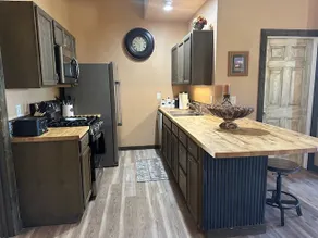 Bozeman Airport - 5 Minute Drive (2 Bed, 1 Bath) - Image 2