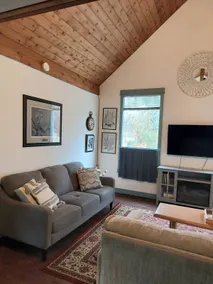 Unique Garden Cottage by BX Creek - Image 3