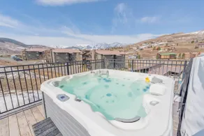 North Face Mountain Getaway: Hot Tub, Mtn View - Image 3