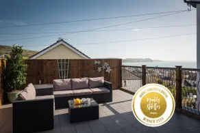 Idyllic retreat with sea views and spacious terrace overlooking Lyme Bay - Image 2