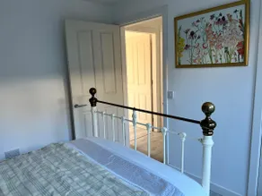 Self-contained ground level cottage with hill view - Image 5