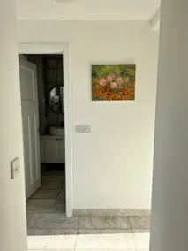 Self-contained ground level cottage with hill view - Image 3