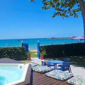 Casa Janela Azul | Oceanfront, Praia da Armação. - Image 3