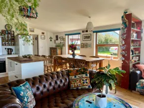 Spacious cabin on isolated farm with sea view - Image 4