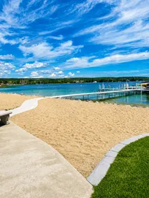 Cozy Lakefront Condo With Beach + Dock + 2 Kayaks - Image 2