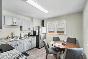 102 E home Ave. · ✪ Rodney's Cute and Charming Trenton home ✪ - Image 2