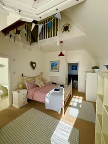 Lyme Regis renovated seaside flat - Image 3