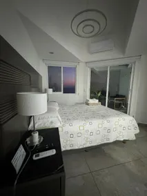 Luxury seaside suite - Image 5