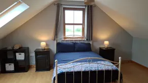 Sleeps6-FamilyFriendly-FreeParking-Garden - Image 4