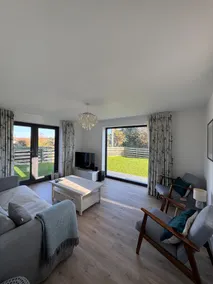 Modern 4 bed Beach House - 4 minutes walk to beach - Image 3