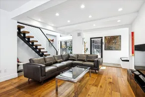 5-Star 5BR Home + Gym & 11AM Checkout! - Image 5