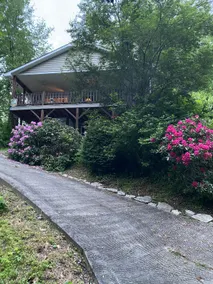 Treetop Getaway in Beautiful Lake Junaluska - Image 3