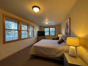 Luxury Fremont Crossing SHARC/Hot Tub Sleeps 8-10 - Image 5
